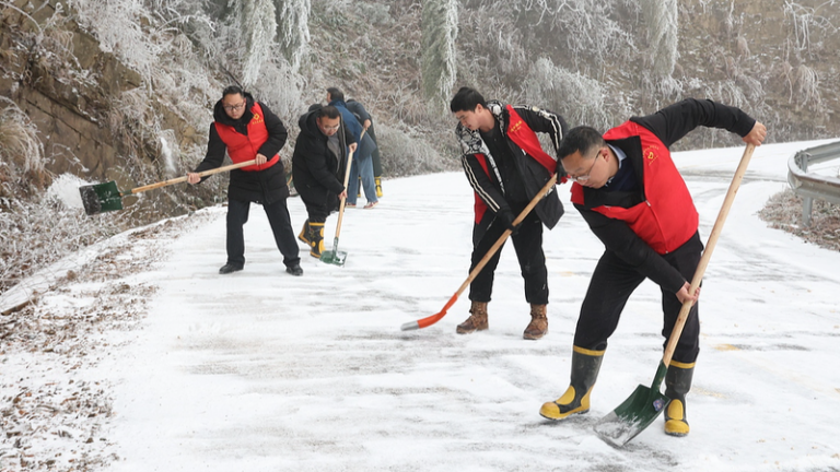 中国首相・李強氏、全人代で「正しい政績観」強調　党の自己統治を徹底へ