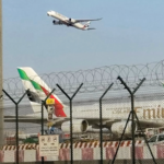 中国人旅行者1万人超が中東から帰国　外務省が増便で対応