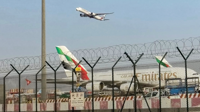 中国人旅行者1万人超が中東から帰国　外務省が増便で対応