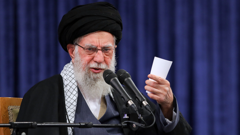 イラン最高指導者アリ・ハメネイ氏が死去、86歳—経歴を時系列で整理