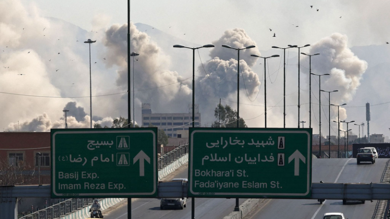 イスラエルがテヘランとレバノン空爆、イランは報復攻撃継続　米上院は対イラン制限案を阻止