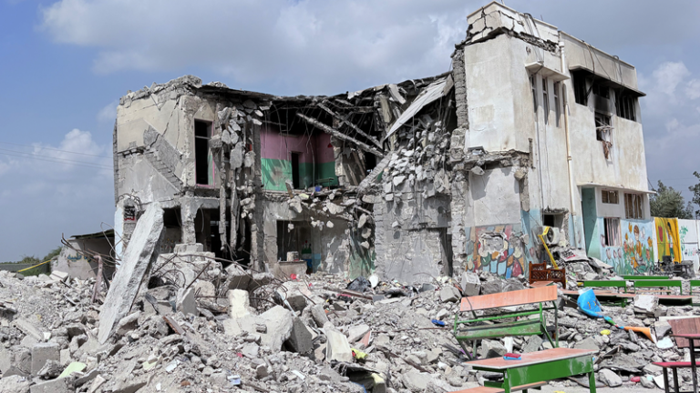 イラン南部ミナブの女子小学校空爆、実行主体は不明—175人死亡と報道