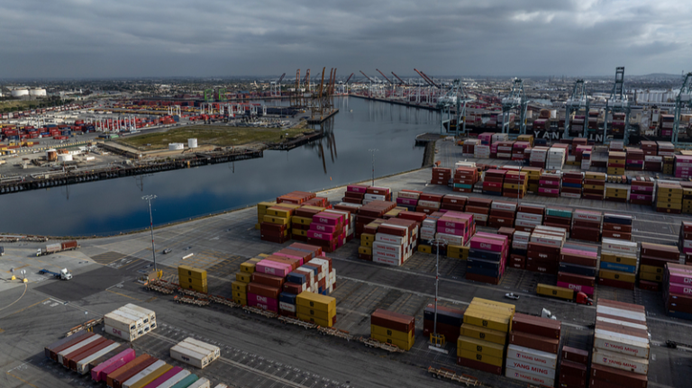 原油価格が11%急落、早期終結観測で反落も供給リスクは残る