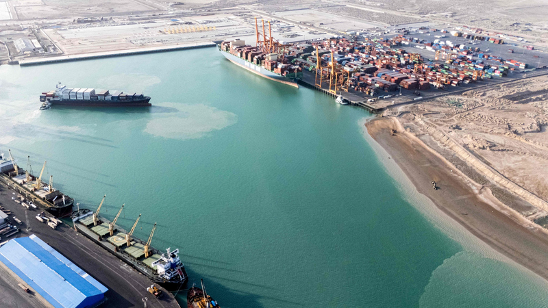 イラク、タンカー攻撃で原油ターミナル全面停止　38人救出・死者1人