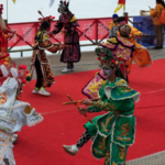 新疆・天池で元宵節ガラ　広東の英歌舞が北の湖畔に video poster