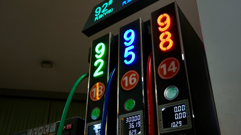 原油急変動でも中国本土は底堅い？備蓄とEV普及が緩衝材に