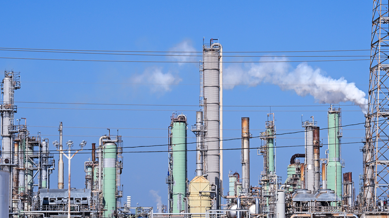 イラン情勢の波紋で原油・ガス急騰、世界株安—ホルムズ海峡とLNGが焦点