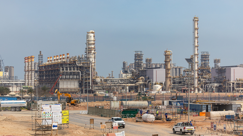 UAEルワイス製油所が予防的に停止　ドローン攻撃で火災、地域紛争は11日目