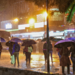 ケニア首都ナイロビで豪雨洪水、死者23人　軍も展開し捜索続く