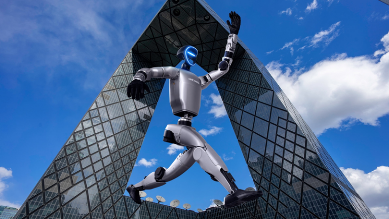 春節ガラで話題の人型ロボット「Star」、CGTNでニュース研修へ video poster
