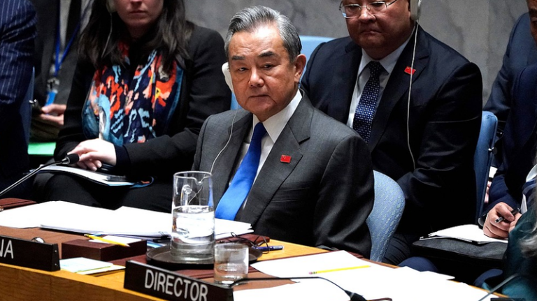 中国の王毅外相、イラン支援を表明　主権と領土保全を支持