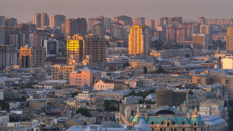 イランからロシア人約500人、アゼルバイジャン経由で退避準備と在バクー大使館