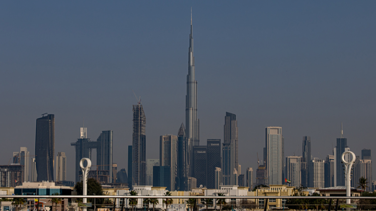 UAE、ADXとDFMを月火休場に　アブダビ・ドバイ攻撃で取引停止