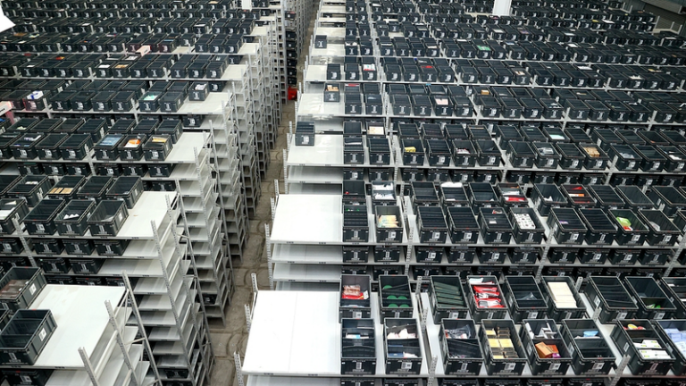 李強中国首相、全人代で2025年のAIプラスと国家標準583件を報告