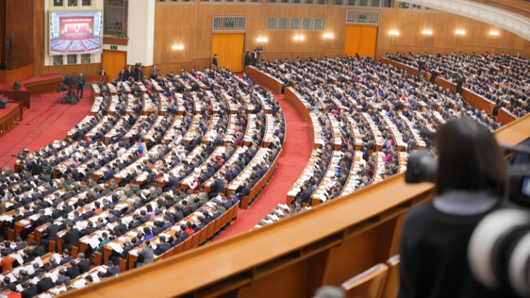 両会2026の政府活動報告：2025年の中国経済は「強い回復力」