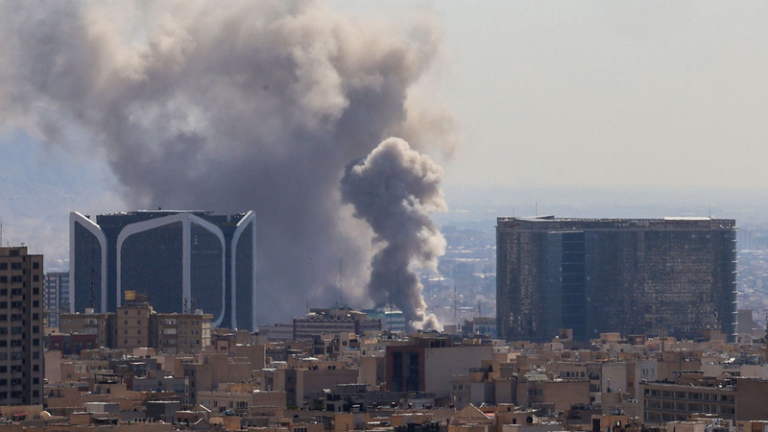 米・イスラエルの対イラン攻撃後、中東緊張が連鎖—ヒズボラ参戦で拡大 video poster