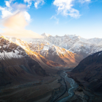 新疆の最西端で出会った“赤い飴”と、ラクダが動かす地域経済