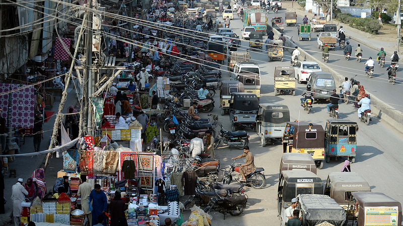 パキスタン・カラチの米国領事館前で衝突、9人死亡・12人超負傷