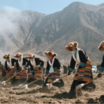 西蔵で伝統の春耕はじまる――「光の線」で季節を告げる天文観測台