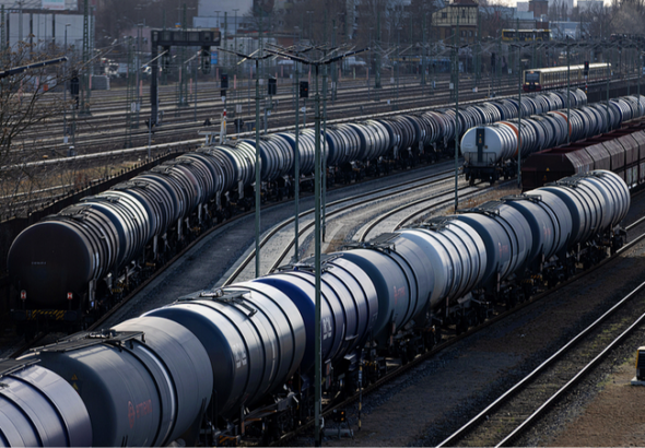 ホルムズ海峡が封鎖状態続く、原油99ドル超に—2026年3月の世界経済への波紋