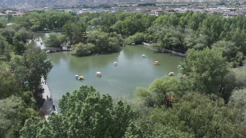 ラサの文化と観光が交差する新たな見どころ：宗角禄康公園（龍王潭公園）