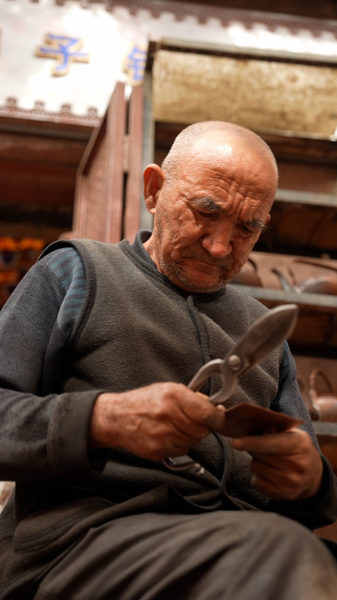 カシュガルの銅工芸、シルクロードから続く伝統 video poster