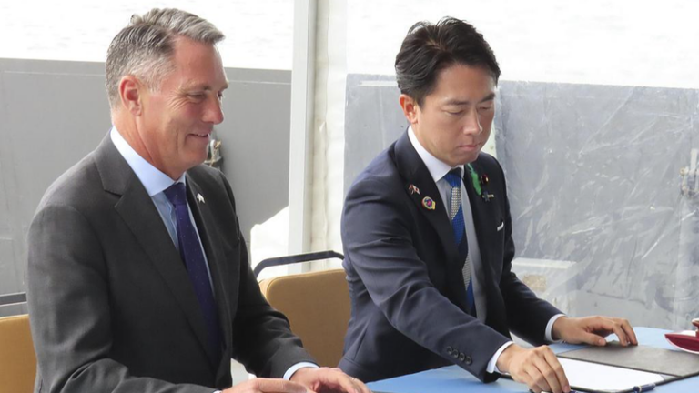日豪、70億ドル規模の軍艦供給契約に署名　日本の軍事輸出で最大規模