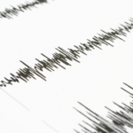 日本北東部沖でM7.4の地震、津波警報発令 video poster
