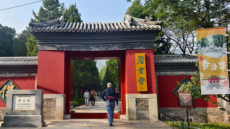 中国国民党主席が北京　孫文祭祀に敬意を表す