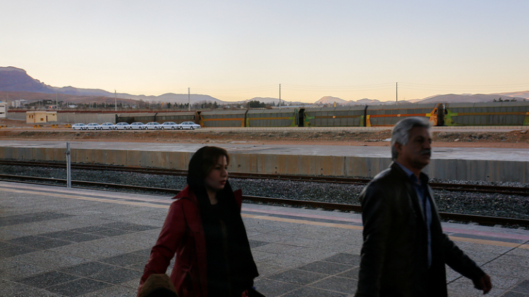 イスラエル軍がイラン住民に鉄道利用回避を要請 火曜夜までの警戒が続く状況