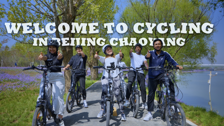 北京・朝陽区で春のサイクリングを楽しむ。バー川沿いの蘭を見ながら、街中を巡る video poster