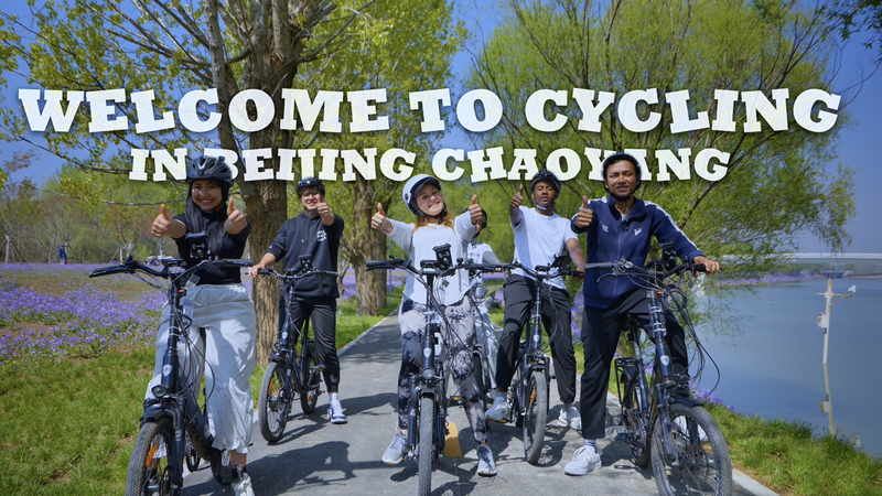 北京・朝陽区で春のサイクリングを楽しむ。バー川沿いの蘭を見ながら、街中を巡る video poster