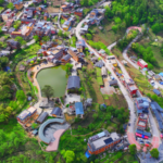 雲南の「雲上の村」、少数民族文化と絶景で観光注目