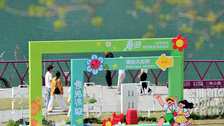 春休み・秋休みの制度化が牽引する新たな消費潮流