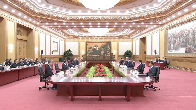 習近平、北京で中国国民党主席と会談　両岸統一への勢いは変わらない video poster