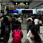 J1M3G08X18CGQ8LT9CO0 - NewsTomo – 日本語で読む、世界のニュースハブ 清明節連休の越境往来が前年比増、中国本土の出入国管理が示す移動の再編