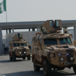 K4FQ129DOTMMR86CVBBY - NewsTomo – 日本語で読む、世界のニュースハブ ナイジェリア軍、ジリ村の週末市場を空爆 民間人犠牲の懸念が広がる