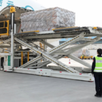 ウルムチ天山国際空港、欧州へ初の直行貨物便をブリュッセルに就航 video poster