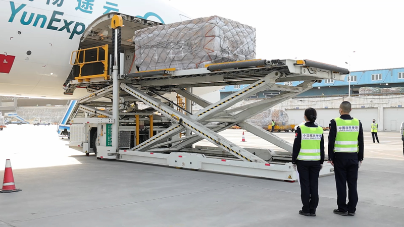 ウルムチ天山国際空港、欧州へ初の直行貨物便をブリュッセルに就航 video poster