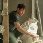 O5VFCR34QJ2TJ9QPZEEP - NewsTomo – 日本語で読む、世界のニュースハブ フランス発、2026年注目の芸術家ドラマ『At Work』とは