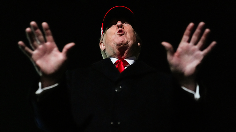 トランプ大統領、イラン船への警告「封鎖に近づけば即時撃破」