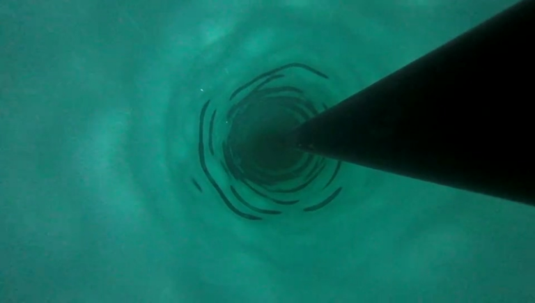 中国本土、南極氷床3,413m掘削で世界記録：温水探査が拓く気候科学の新段階