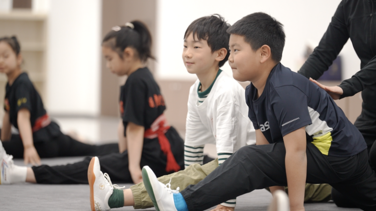 京劇、200年の伝統を新世代へ 北京で子どもたちが魅力を体験 video poster