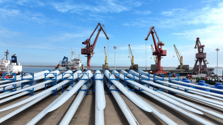 R0MXUUM06YP3N2WGKE3F - NewsTomo – 日本語で読む、世界のニュースハブ 輸入急拡大で変化する貿易構造、中国の2026年第1四半期の貿易黒字が大幅縮小