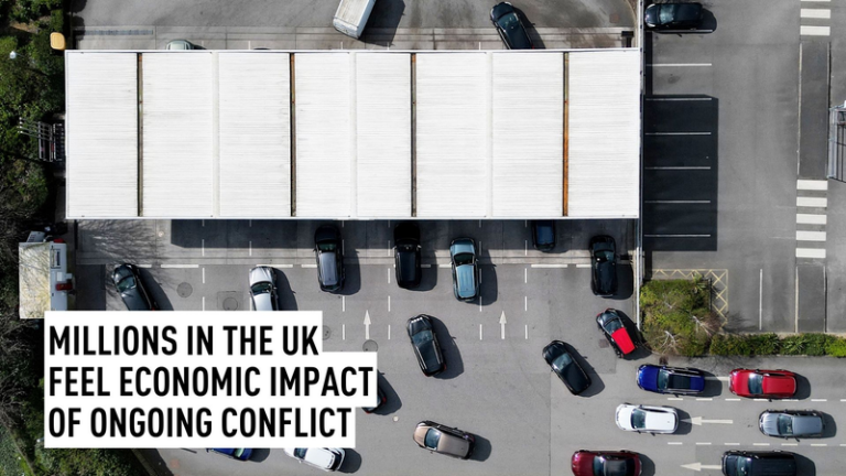 英国で燃料価格急騰、ホルムズ危機がドライバーに直撃 video poster