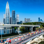 RXH5HRZIHVV2Z5BASM2E - NewsTomo – 日本語で読む、世界のニュースハブ 中国本土で広がるランニングブーム:都市生活に根付く健康習慣