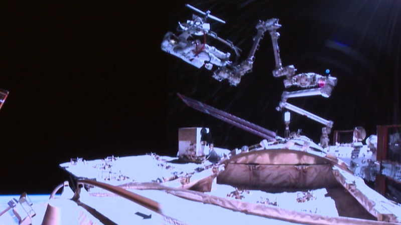 Shenzhou-21クルー、3度目の船外活動を完了 宇宙滞在期間を1か月延長