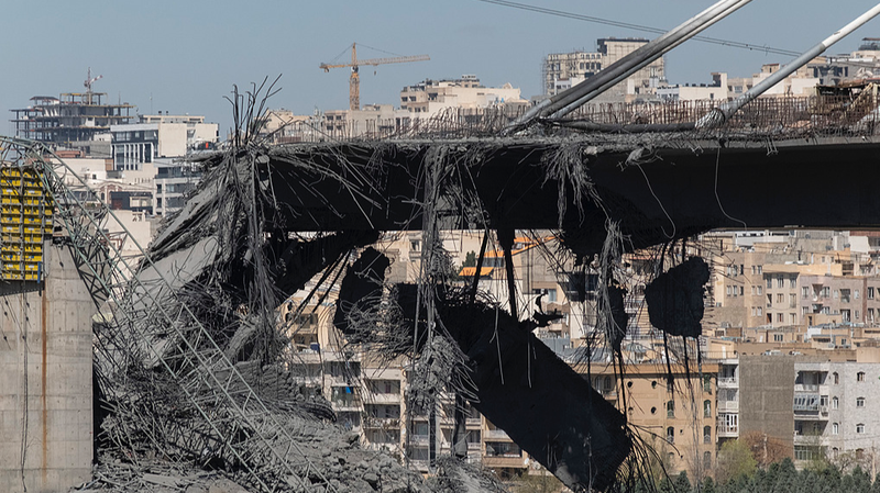 期限迫るイラン空爆・ホルムズ海峡の行方、高まる緊張と市場の静かな静観