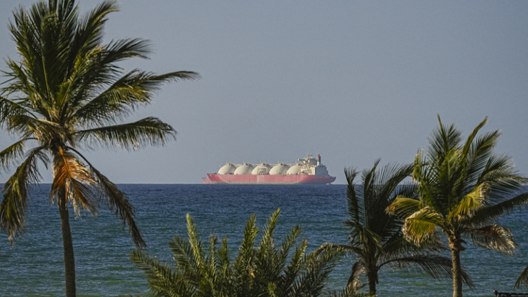 トランプ大統領、イラン戦争終結を暗示　中東和平交渉に新展開 video poster