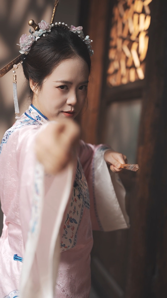 三刀簪：福州の女性たちが受け継ぐ、強さと美のシンボル video poster